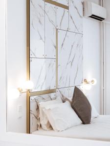 A bed or beds in a room at Luxury 3BR Apartment in the Heart of the City