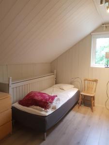 Ένα ή περισσότερα κρεβάτια σε δωμάτιο στο Nytt hus i lugn lantlig miljö