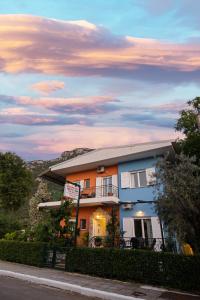 Gallery image of Tsertos Apartments in Kamena Vourla +105 photos