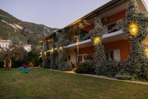 Gallery image of Tsertos Apartments in Kamena Vourla