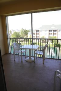 Unit at the Sheraton Broadway Plantation的阳台或露台