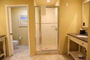 Unit at the Sheraton Broadway Plantation的一间浴室