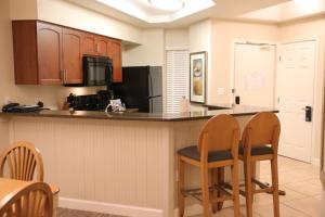 Unit at the Sheraton Broadway Plantation的厨房或小厨房
