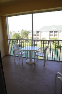 Unit at the Sheraton Broadway Plantation的阳台或露台