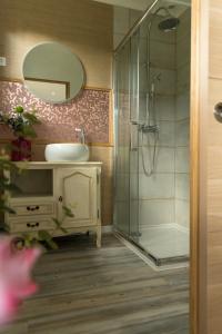 a bathroom with a sink and a glass shower at MAISON NATURE ET DETENTE AUX PORTES DE LA BAIE in Chépy