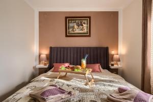 מיטה או מיטות בחדר ב-Apartmani Plavi val
