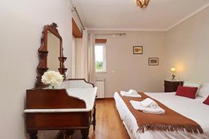 En eller flere senge i et værelse på Apartamento Vista Premium Sto António + 23 billeder