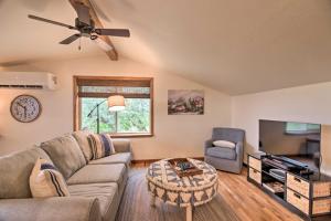 Gambar di galeri bagi Lovely Barn Loft with Mountain Views on Horse Estate di Fort Collins