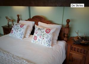 a bed with white sheets and pillows on it at B&B De Flecht - De Skries in Nijega