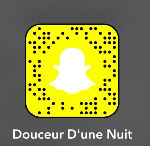 Fotografie z fotogalerie ubytování Douceur d’une nuit (studio avec jaccuzi privatif) v destinaci Vitrolles