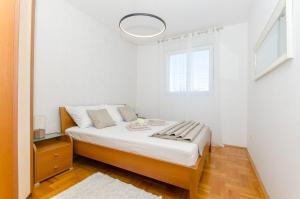 Posteľ alebo postele v izbe v ubytovaní Three bedroom apartment with sea view and secure private garage