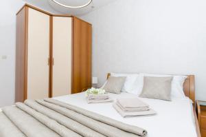 Posteľ alebo postele v izbe v ubytovaní Three bedroom apartment with sea view and secure private garage
