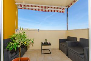 Balkón alebo terasa v ubytovaní Three bedroom apartment with sea view and secure private garage