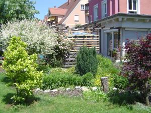 a garden in front of a house at Ferienwohnung Murtal in Sankt Lorenzen bei Knittelfeld