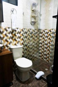 Andaliving Niquia Apartaestudio tesisinde bir banyo