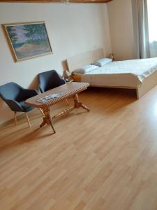 a room with a bed and a table and a chair at Pas Birutę in Palanga