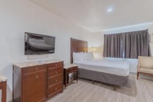 TV a/nebo společenská místnost v ubytování The Yosemite Inn