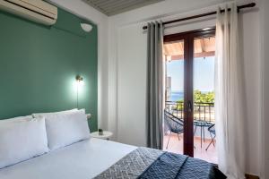 A bed or beds in a room at ApteraMare Tradidtional house 'New listing'