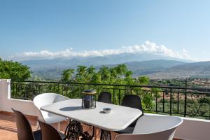 A general mountain view or a mountain view taken from A villát