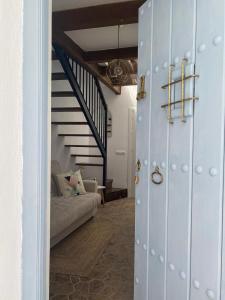 a door leading into a living room with a couch at Casa Arequipa in Vejer de la Frontera