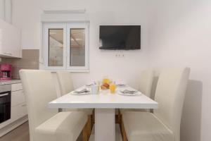 Kuchnia lub aneks kuchenny w obiekcie Bora Apartment Pula