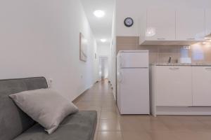 Kuchnia lub aneks kuchenny w obiekcie Bora Apartment Pula