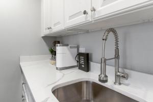 Køkken eller tekøkken på Valencia Royale - Private 2BR Luxe Suite Natl Harbor DC MD VA + 24 billeder