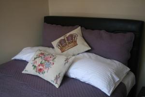 A bed or beds in a room at Konakli Apartments Izmir