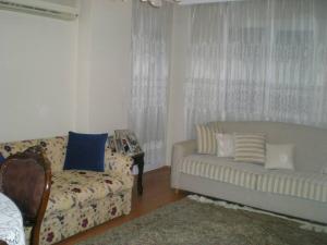 A seating area at Konakli Apartments Izmir