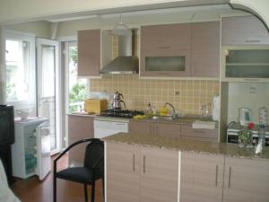 A kitchen or kitchenette at Konakli Apartments Izmir