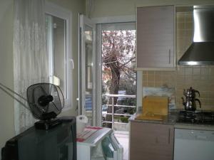 A kitchen or kitchenette at Konakli Apartments Izmir