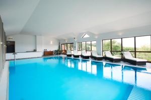 Swimming pool sa o malapit sa Berghotel Lothar-Mai-Haus