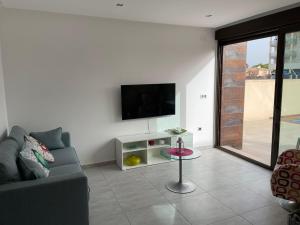 TV a/nebo společenská místnost v ubytování Villa moderna y con piscina privada