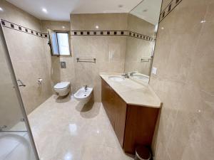 A bathroom at Piso en el Puerto de Dénia con balcón Még 10 kép