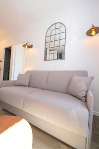Część wypoczynkowa w obiekcie Le Rétro, T2 hypercentre chic et cosy, Wifi par SOVALFI
