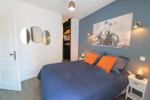 Postel nebo postele na pokoji v ubytování Le Rétro, T2 hypercentre chic et cosy, Wifi par SOVALFI