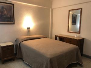Postel nebo postele na pokoji v ubytování Hotel Lorena + 21 fotografií