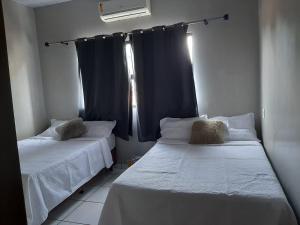 Giường trong phòng chung tại Apartamento INTEIRO próximo ao Aeroporto