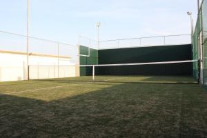 Tennis ja/või seinatennis majutusasutuses Artisan Playa Esmeralda Family Beach Hotel või selle läheduses