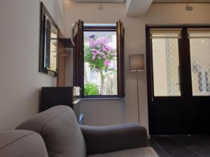 Predel za sedenje v nastanitvi Kotor Center W