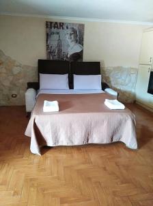 a bedroom with a large bed with two towels on it at La tavernetta a Trinitapoli in Trinitapoli