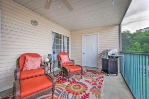 A balcony or terrace at Screened Balcony with Views Sleek Lake Ozark Gem!