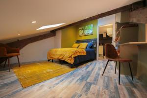 Posedenie v ubytovaní La Forêt, T2 hypercentre chic et cosy, Wifi par SOVALFI