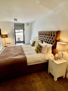 Letto o letti in una camera di Mayfair Piccadilly Apartment