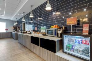 a fast food restaurant with a counter with a refrigerator at Best Western Plus Choctaw Inn & Suites in Choctaw