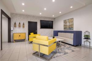 TV a/nebo společenská místnost v ubytování Best Western NSU Inn