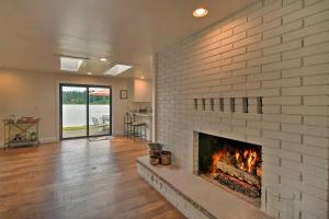 Φωτογραφία από το άλμπουμ του Stylish Olympia Home with Private Boat Dock! σε Olympia