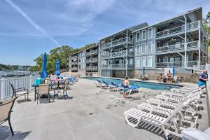 Gallery image of Osage Beach Condo with Pool Access and Lake Views in Osage Beach