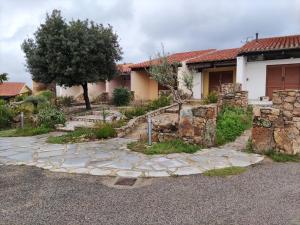 A garden outside Coralli 8 - Residence Sole Ruju