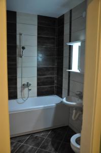Koupelna v ubytování Rooms Turist